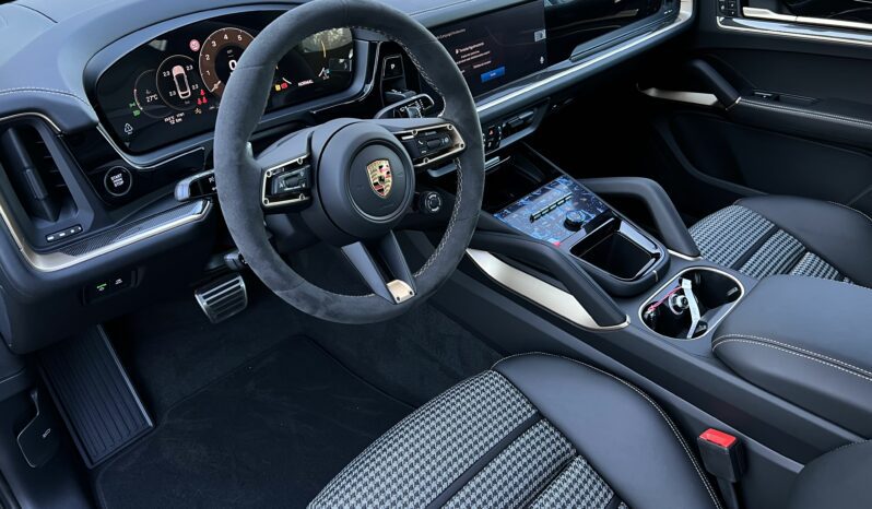 
								Porsche Cayenne GTS Coupé full									