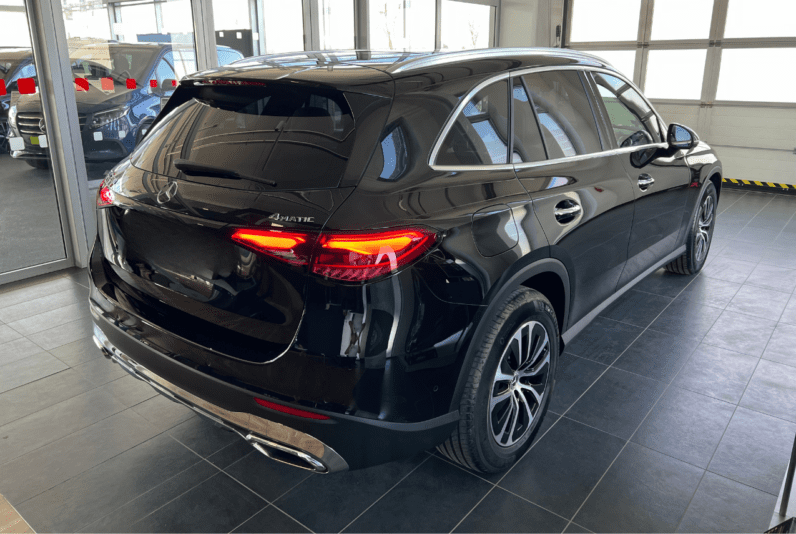 
								Mercedes-Benz GLC 200 4MATIC full									