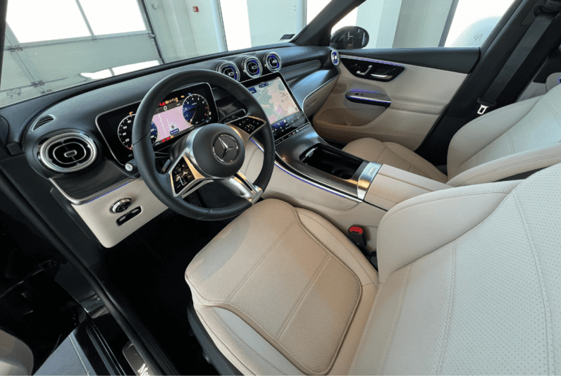 
								Mercedes-Benz GLC 200 4MATIC full									